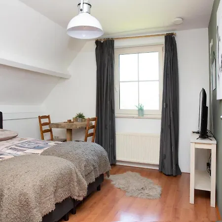 Countryside Farmhouse In With Terrace Garden Vakantiehuis Genderen